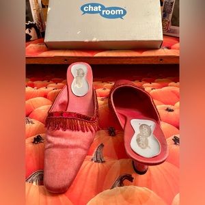 Good Condition chat room heels